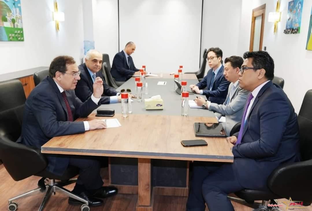 وزير البترول يعقد جلسة مباحثات مع الرئيس التنفيذي لـ "بتروناس" الماليزية لزيادة استثماراتها البترولية بمصر