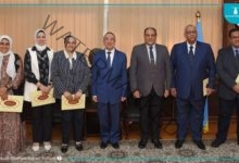 محافظ الإسكندرية يكرم أعضاء اللجنة التنفيذية للمبادرة الوطنية للمشروعات الخضراء الذكية