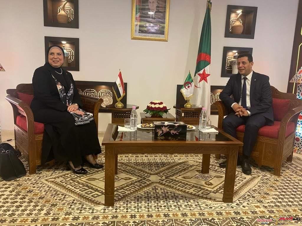 جامع تستعرض استراتيجية جهاز تنمية المشروعات دعم الحرف اليدوية وتدعو الجزائر للمشاركة في معرض تراثنا القادم