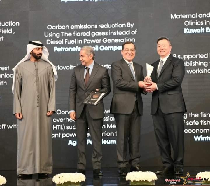 الملا: ماحققه قطاع البترول من نجاحات جاء نتيجة للتعاون والترابط والعمل بروح الفريق الواحد