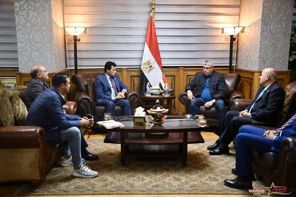 د. أشرف صبحي يبحث الاستعدادات والترتيبات لإطلاق النسخة العاشرة من دوري مراكز الشباب