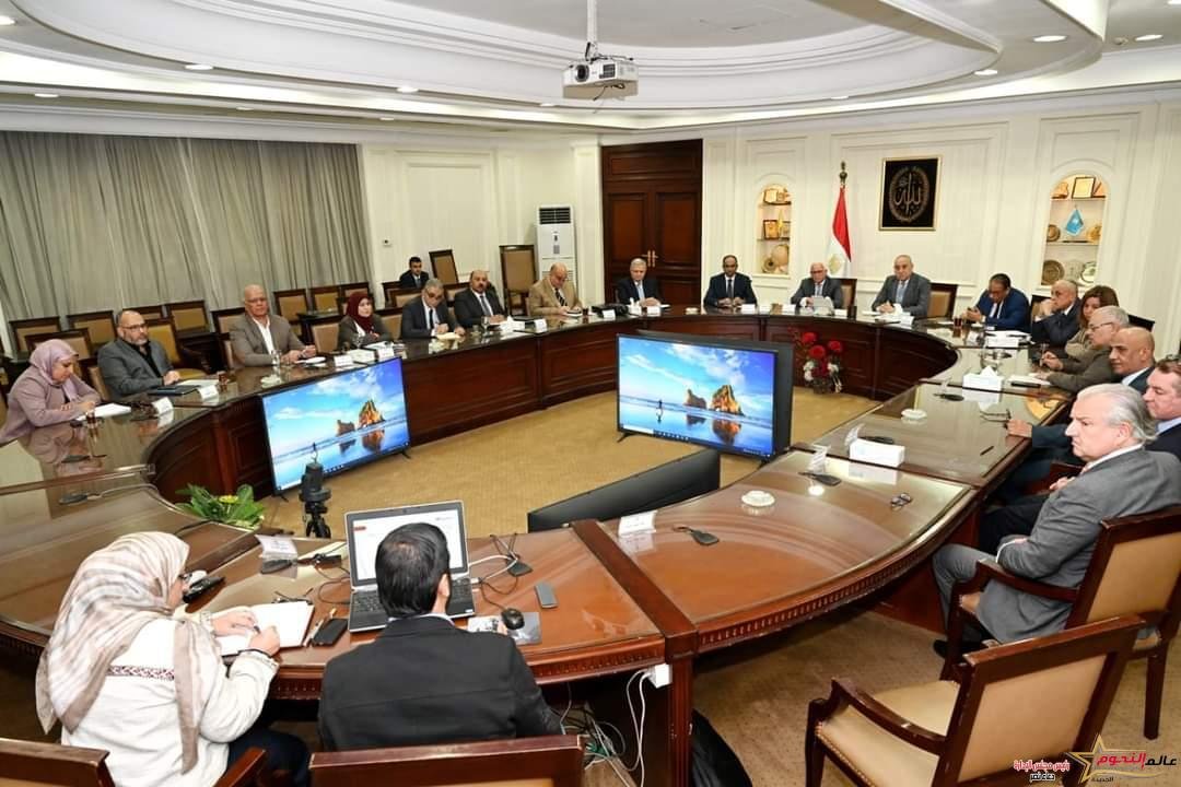 وزير الإسكان ومحافظ بورسعيد يتابعان موقف المشروعات المختلفة بالمحافظة