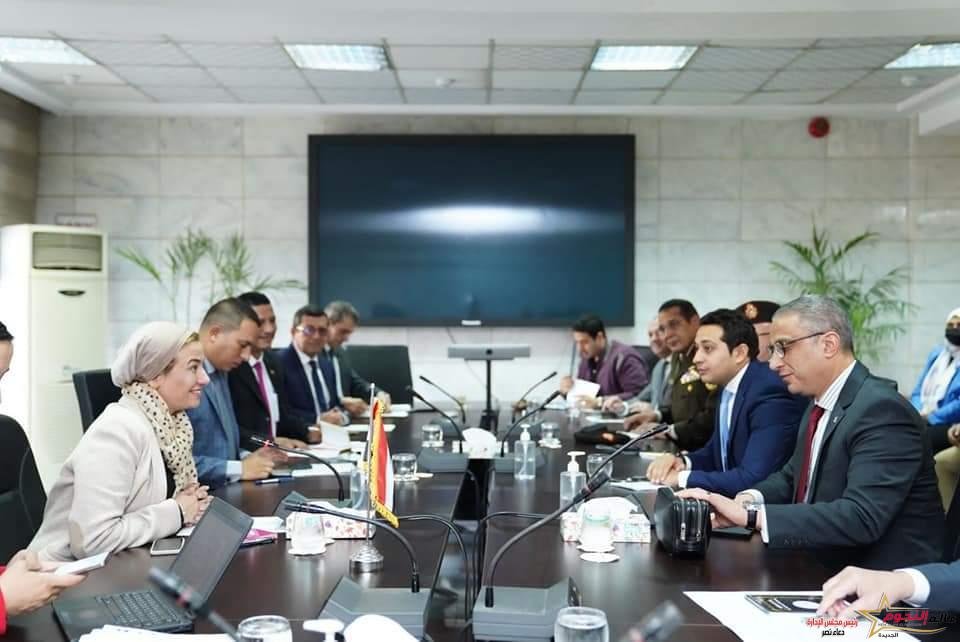 وزيرة البيئة ومحافظ الفيوم يترأسان لجنة مشروعات إعادة التوزان البيئي لبحيرة قارون