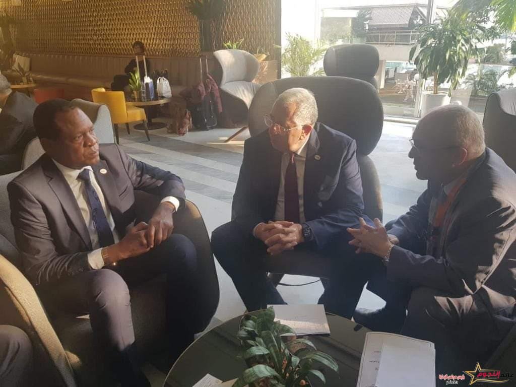 وزير الزراعة يبحث مع نظيره من دولة زيمبابوي آفاق التعاون المشترك بين البلدين