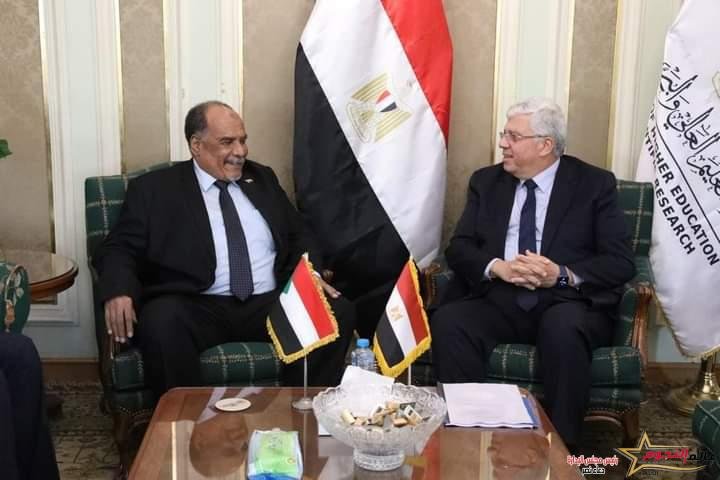 وزير التعليم العالي يلتقي نظيره السوداني لبحث سبل التعاون المشترك