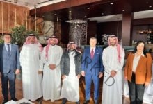 وزير السياحة يلتقي مدير عام العلاقات الدولية في وزارة السياحة السعودية لمناقشة تعزيز سبل التعاون الثنائي
