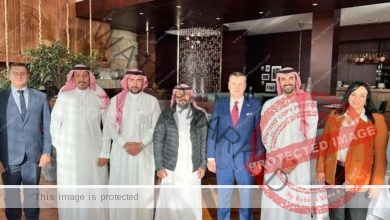 وزير السياحة يلتقي مدير عام العلاقات الدولية في وزارة السياحة السعودية لمناقشة تعزيز سبل التعاون الثنائي