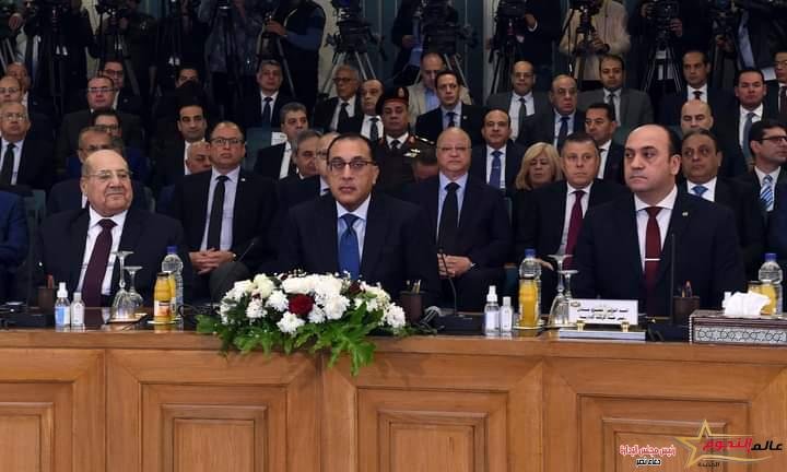 رئيس الوزراء يحضر حلقة نقاشية حول منهجية وأهداف ومراحل الإعداد للمرحلة الثالثة من الاستراتيجية