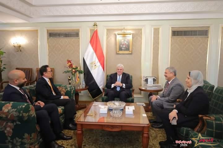 وزير التعليم العالى والبحث العلمى يلتقي رئيس مؤسسة السيفير العالمية