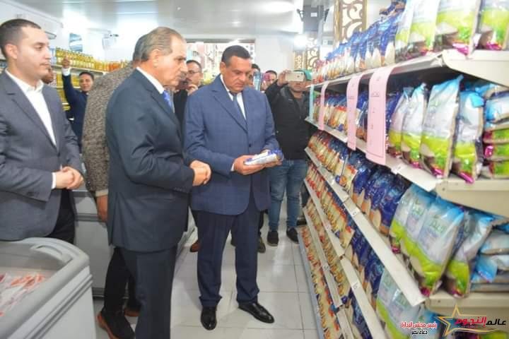 وزير التنمية المحلية ومحافظ كفر الشيخ يفتتحان هايبر ماركت المنطقة الشمالية العسكرية للمواد الغذائية وفرعي الشركة المصرية للجملة 1 وزير التنمية المحلية ومحافظ كفر الشيخ يفتتحان هايبر ماركت المنطقة الشمالية العسكرية للمواد الغذائية وفرعي الشركة المصرية للجملة