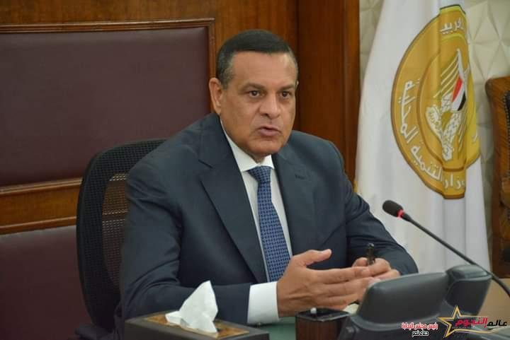 آمنة يستعرض تقريراً حول جهود الوزارة في دعم القضية السكانية خلال 2022