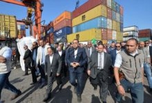 رئيس الوزراء يتابع إجراءات الإفراج الجمركي عن السلع والبضائع بميناء الإسكندرية 