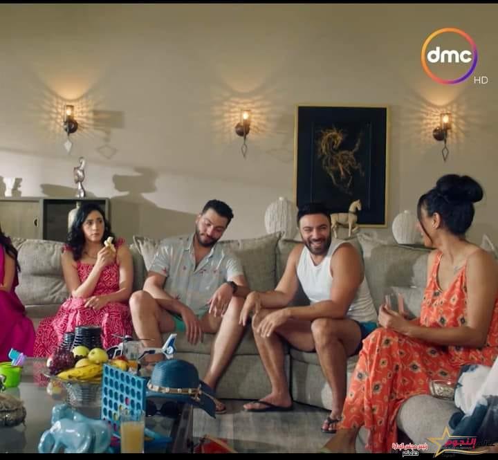 شريف بديع يشارك جمهوره بصور من "العيلة دي"
