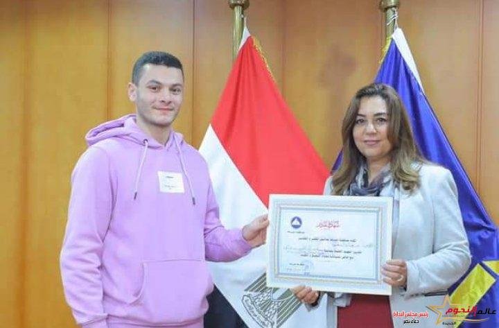 عوض تُكرم الحاصلين على مراكز متقدمة بالمشروع الوطنى للقراءة والبطولات الرياضية العربية والدولية