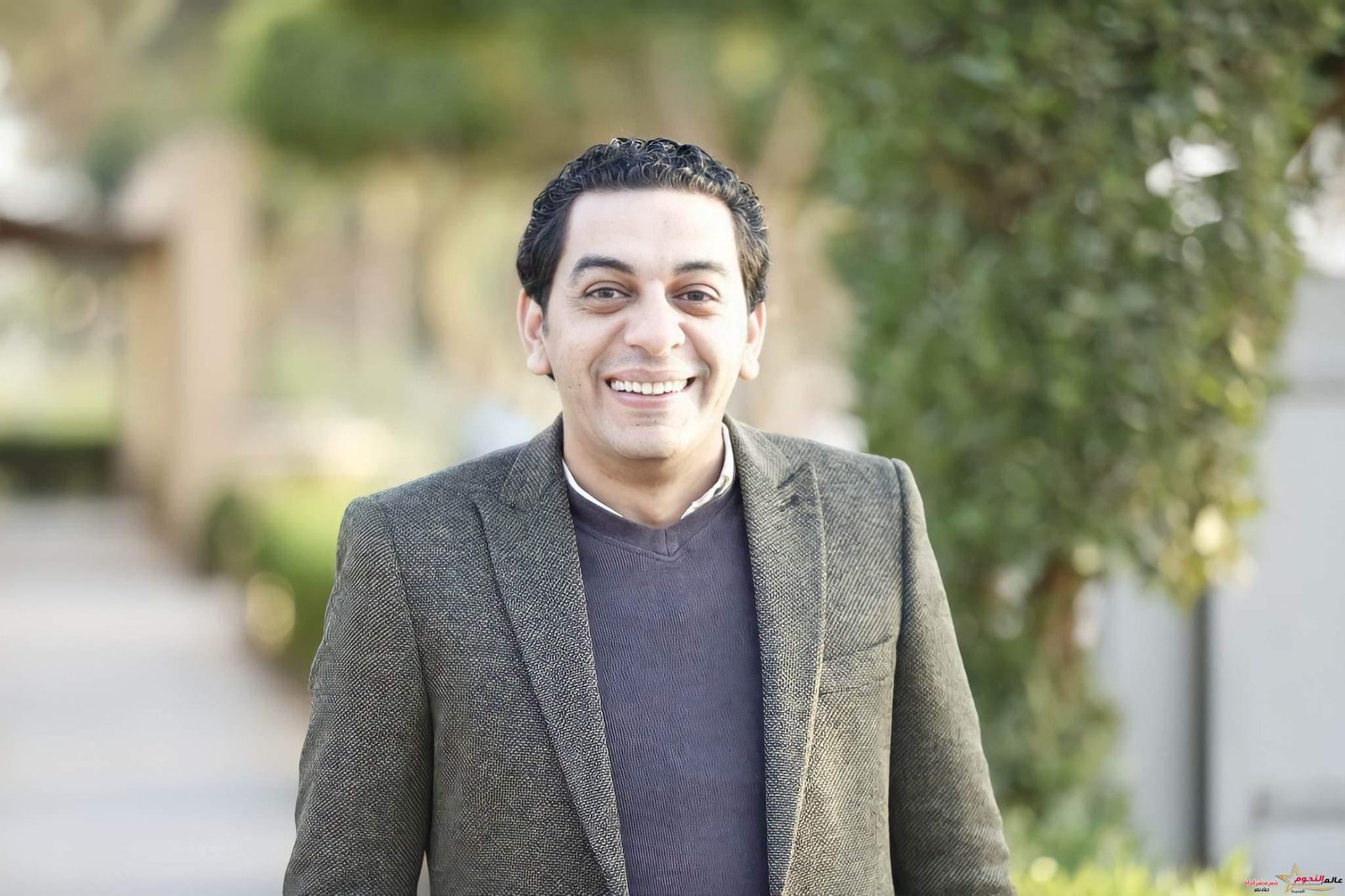 لم يكتفي بكونه فناناً و مخرجاً الفنان محمد فاضل القباني من أوائل مؤسسي المواقع الإلكترونية المسرحية