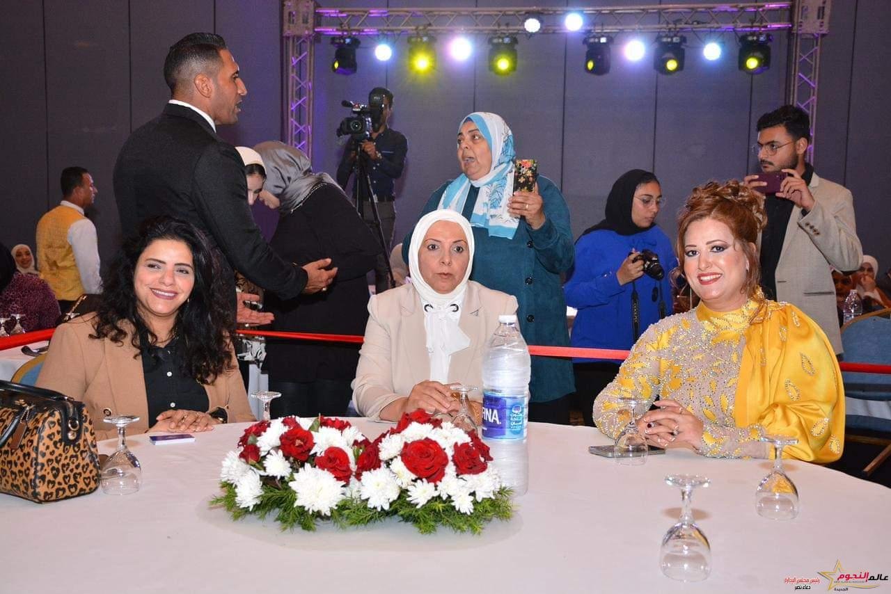 تكريم ضيوف حفل جريدة عالم النجوم من الاعلاميين والصحفيين وكبار الشخصيات  