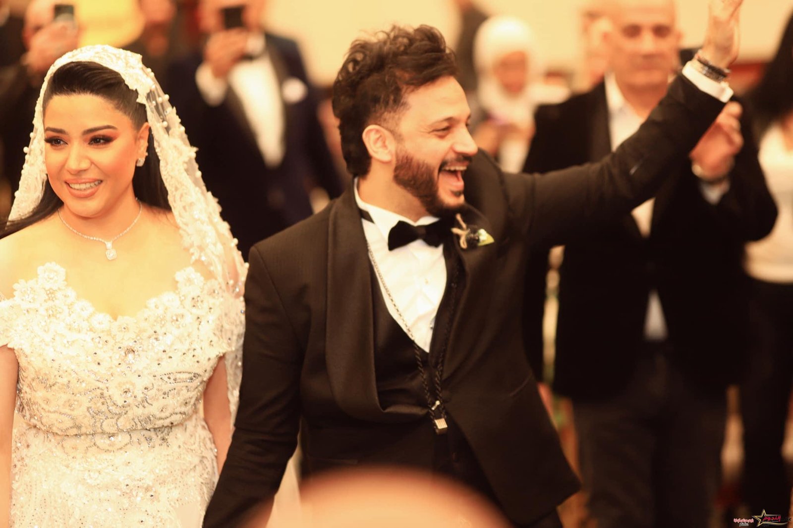 إيساف يشارك جمهوروه بألبوم صور من حفل الزفاف