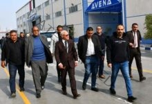 محافظ بورسعيد يتابع سير العمل بمصنع أفينا لإنتاج الأدوات الكهربائية