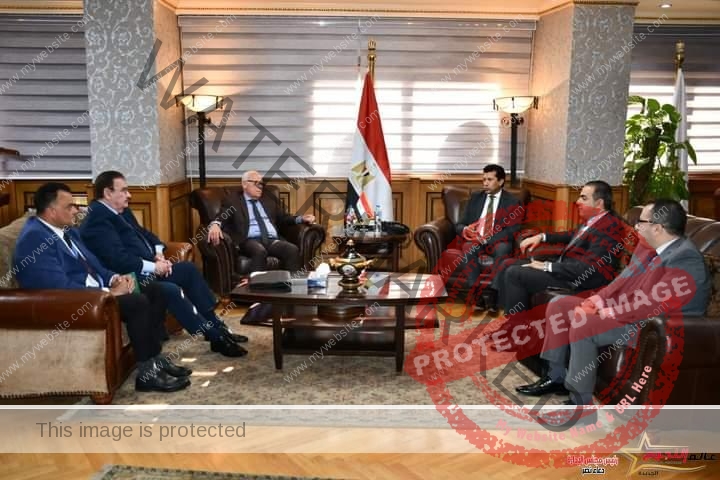 وزير الرياضة ومحافظ بورسعيد يتفقان على البدء فى تنفيذ أعمال إنشاء استاد بورسعيد