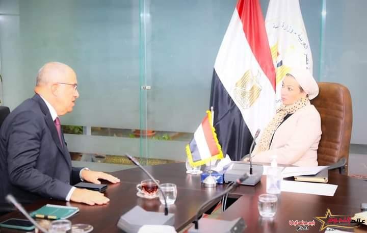 وزيرة البيئة تبحث مع اتحاد الصناعات المصرية سبل تحقيق التنمية الاقتصادية المتوافقة بيئيا