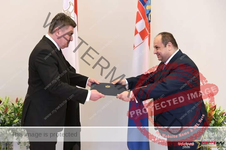 السفير المصري لدى كرواتيا يسلم أوراق اعتماده للرئيس الكرواتي