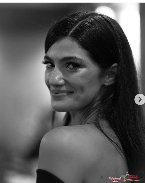 تارا عماد تشارك جمهورها بـ " الابيض في اسود"