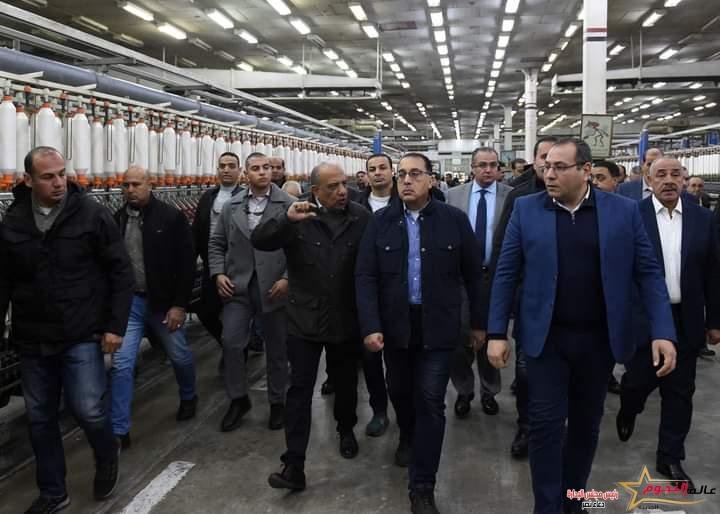 رئيس الوزراء يتجول فى مصانع الغزل والنسيج الجديدة بالمحلة الكبرى