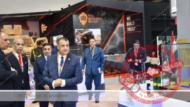 وزير الإنتاج الحربي يتفقد جناح الوزارة بمعرض الدفاع الدولي "IDEX 2023" في الإمارات