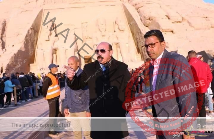 محافظ أسوان الشمس تتعامد على وجه الملك رمسيس الثانى بمدينة أبو سمبل السياحية