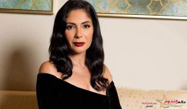 منى زكي.. بائعة سمك تعاني بعد وفاة زوجها