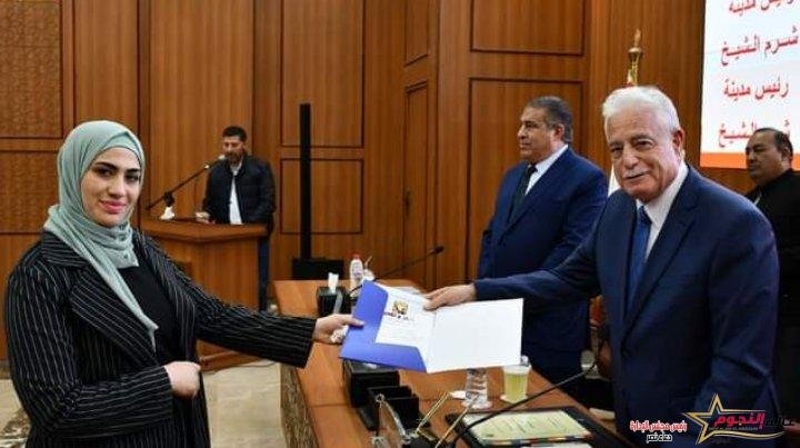 فوده يكرم المتميزين في أداء عملهم خلال جلسة المجلس التنفيذي للمحافظة