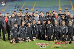 وزير الرياضة و الدرندلي في تدريب المنتخب الأوليمبي استعدادًا للجابون 