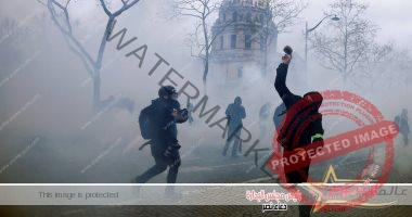 عاجل … مشاركة أكثر من 2 مليون شخص واشتباكات بين الشرطة والمحتجين بفرنسا