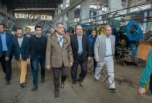 "وزير الدولة للإنتاج الحربي" يفاجئ عمال مصنع آخر بزيارة مفاجئة بعد انتهاء زيارة رسمية لأحد المصانع