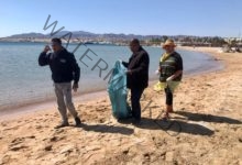 حملة نظافة لشواطئ المركز السياحي الشمالي بسفاجا بمشاركة عدد من السائحين