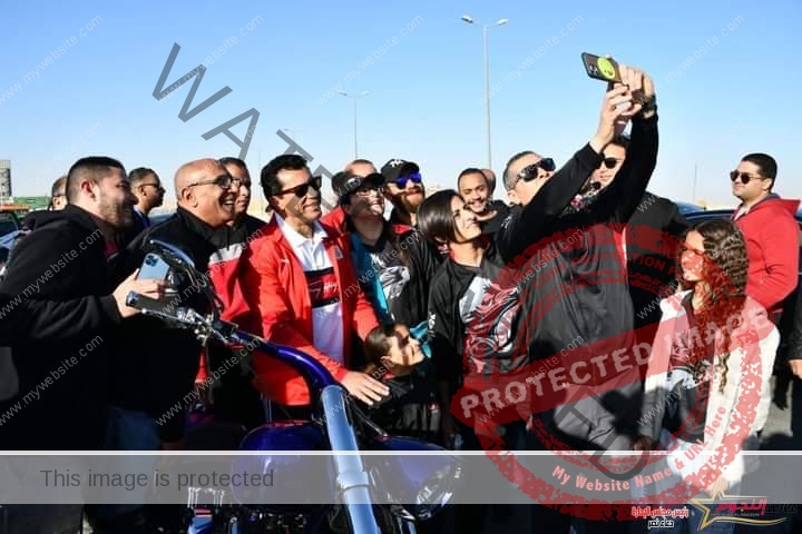 صبحي يشهد بدء جولة بالسيارات الرياضية بمدينة الجلالة