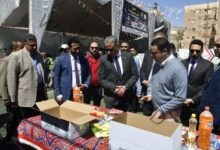 محافظ الفيوم يتفقد أعمال تعبئة 4200 كرتونة رمضانية مقدمة من "مصر الخير"