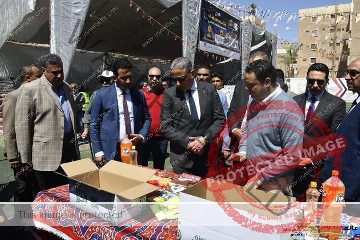 محافظ الفيوم يتفقد أعمال تعبئة 4200 كرتونة رمضانية مقدمة من "مصر الخير"