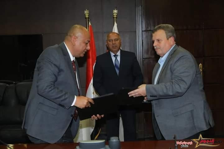 وزير النقل يشهد توقيع مذكرة تفاهم لإنشاء مصنع بالمنطقة الصناعية بكوم أبو راضى على مساحة 5 أفدنة