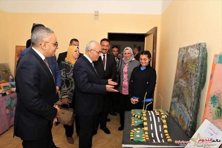 وزير التربية والتعليم"يتابع تنفيذ برنامج التأهيل التربوى للمعلمين الناجحين فى "مسابقة 30 ألف معلم"