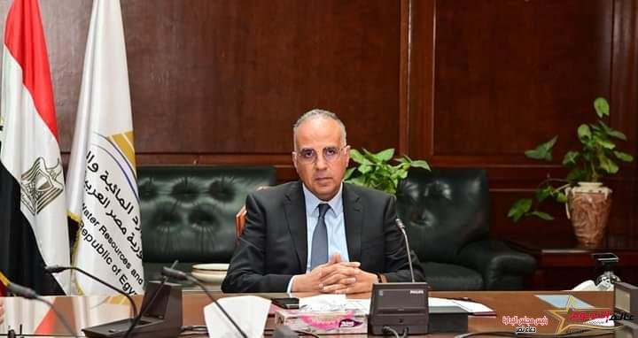 سويلم يتابع موقف مشروعات إعادة إستخدام مياه الصرف الزراعى