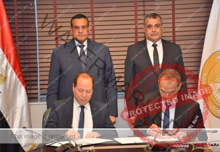 وزيرا التنمية المحلية والدولة للإنتاج الحربي يشهدان توقيع عقد اتفاق لتأثيث وتجهيز 329 من مجمعات الخدمات الحكومية