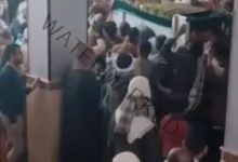 حالة من الدهشة والتعجب.. نعش يرفض الخروج من المسجد