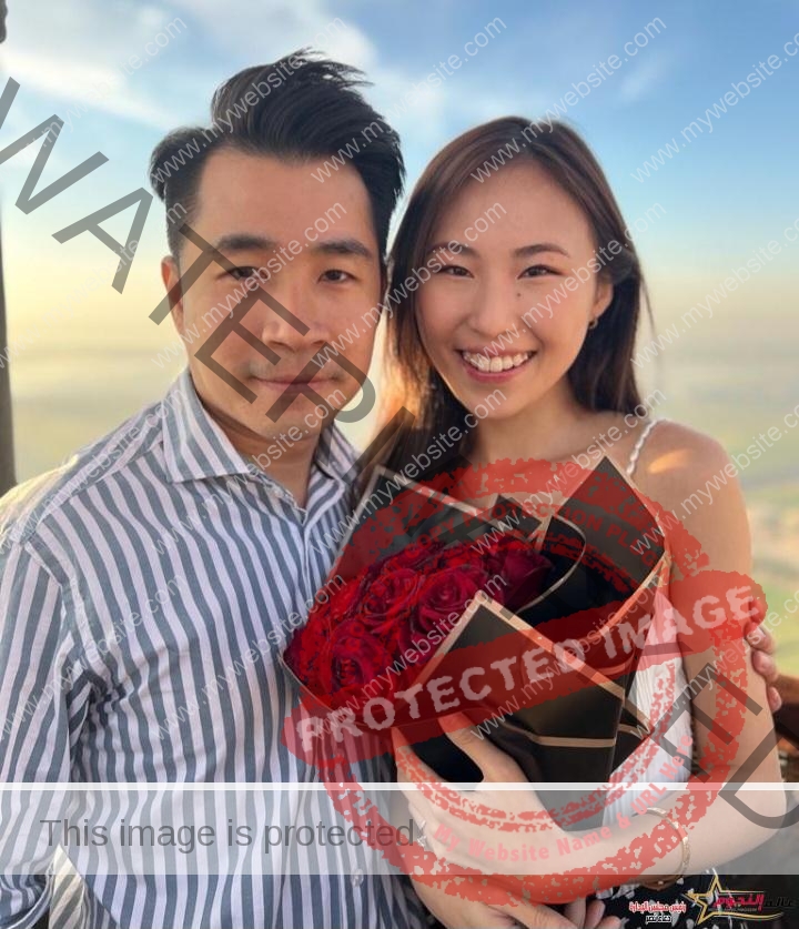 سائح صيني يطلب الزواج من صديقته بمطار البالون غرب الأقصر