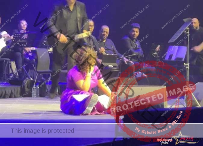 سقوط شيرين عبد الوهاب على المسرح بحفلها بدبي