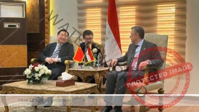عيسي يستقبل وزير الثقافة والسياحة الصيني والوفد المرافق له بمطار القاهرة الدولي 