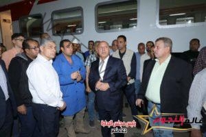 وزير النقل يلتقي عدد من المهندسين وقائدي القطارات والعاملين بورش كوم أبو راضي