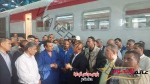وزير النقل يلتقي عدد من المهندسين وقائدي القطارات والعاملين بورش كوم أبو راضي