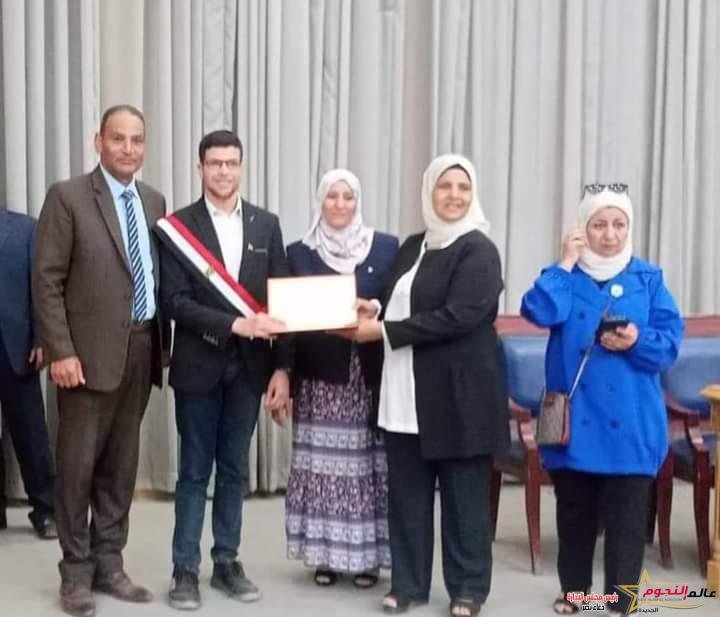 محافظ دمياط تُهنئ الطالب مروان هاشم لحصوله على المركز الأول على مستوى الوطن العربى 1 محافظ دمياط تُهنئ الطالب مروان هاشم لحصوله على المركز الأول على مستوى الوطن العربى