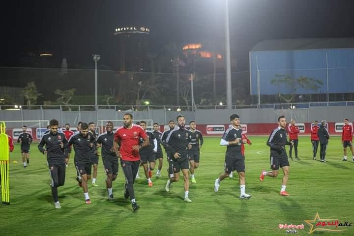 الأهلي بدون راحه يواصل تدريباته استعدادًا لمباراة المحلة 